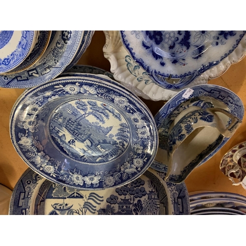 194 - A QUANTITY OF BLUE AND WHITE CERAMIC DINNER WARE TO INCLUDE GRAVY BOAT ETC