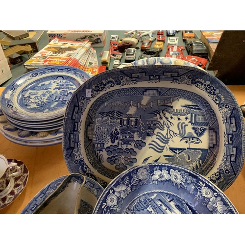 194 - A QUANTITY OF BLUE AND WHITE CERAMIC DINNER WARE TO INCLUDE GRAVY BOAT ETC