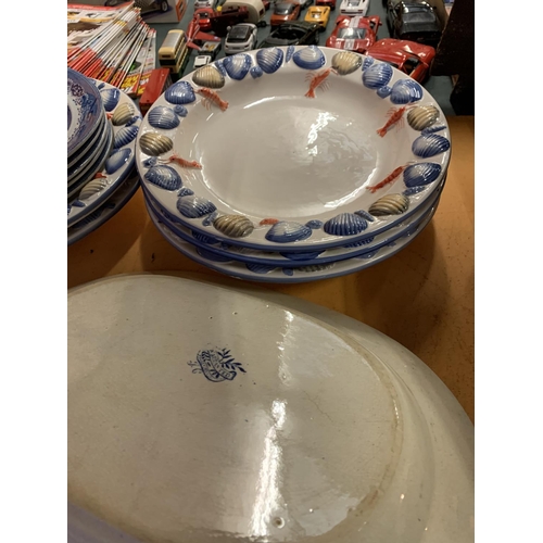 194 - A QUANTITY OF BLUE AND WHITE CERAMIC DINNER WARE TO INCLUDE GRAVY BOAT ETC