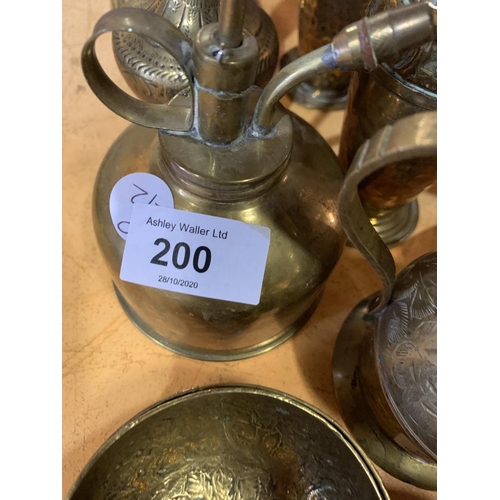 200 - A LARGE QUANTITY OF METAL WARE TO INCLUDE JUGS AND TANKARDS ETC