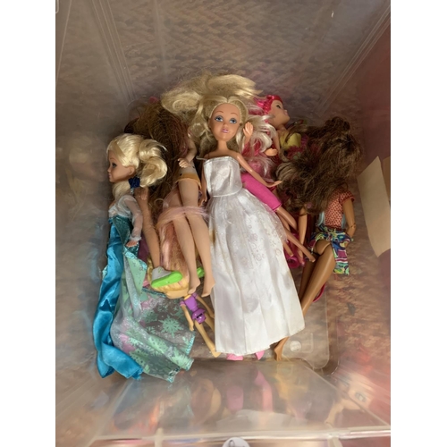 313 - A BOX OF DOLLS TO INCLUDE BRATZ ETC