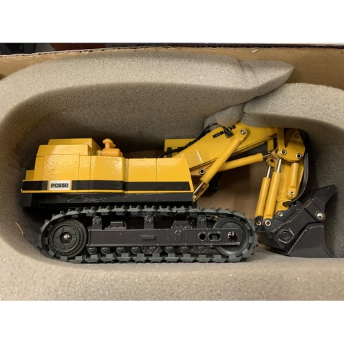 406 - A KOMATSU 1:50 SCALE MODEL OF A PC650 HYDRAULIC EXCAVATER