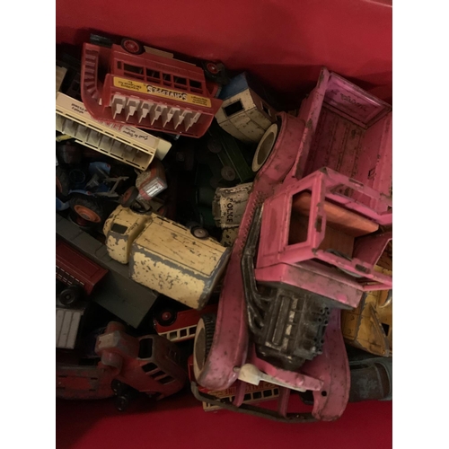 414 - A BOX OF DIE CAST TOYS TO INCLUDE A CRANE, AMERICAN TRUCK, CONTAINERS ETC