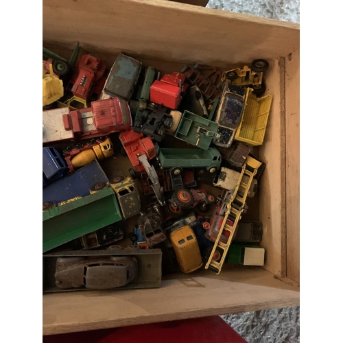 415 - A BOX OF VINTAGE DIE CAST TOYS TO INCLUDE A FIRE ENGINE