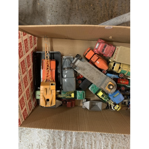 418 - A BOX OF DIE CAST TOYS TO INCLUDE AN ARTICULATED LORRY, CHIPPERFIELDS CIRCUS ETC