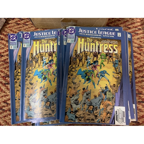 423 - A BOX OF JUSTICE LEAGUE INTERNATIONAL MAGAZINES, THE HUNTRESS ETC