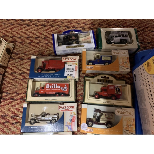 427 - A GROUP OF ELEVEN BOXED VINTAGE CARS AND VANS TO INCLUDE WHISKY TRAIL AND DAYS GONE BY ROYAL MAIL