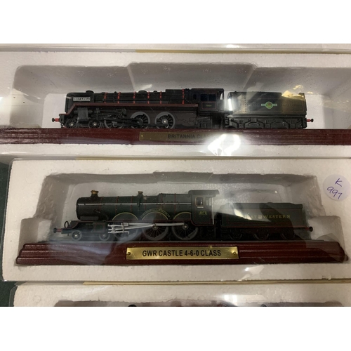 441 - AN ASSORTMENT OF SCALE TRAIN MODELS ON PLINTHS TO INCLUDE A BRITANNIA CLASS