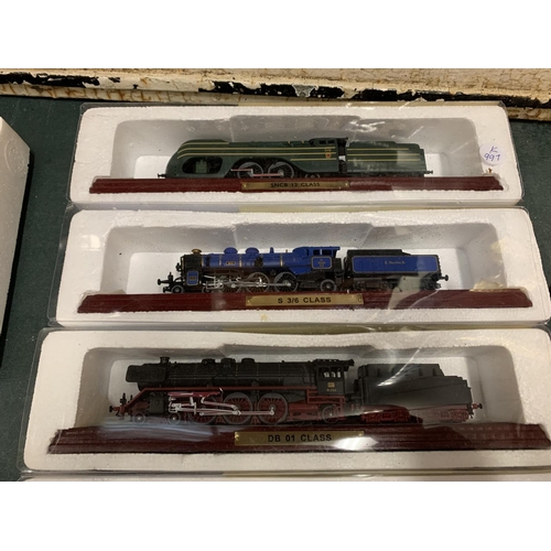 441 - AN ASSORTMENT OF SCALE TRAIN MODELS ON PLINTHS TO INCLUDE A BRITANNIA CLASS