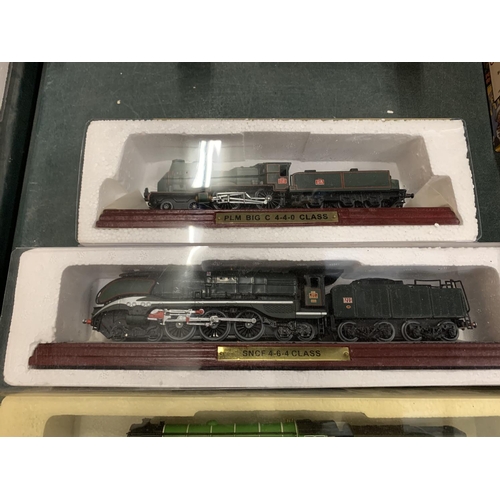 453 - A GROUP OF FOUR MODEL TRAINS ON WOODEN PLINTHS TO INCLUDE SNCF 4-6-4 CLASS