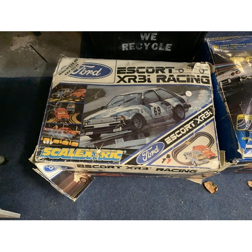 495 - TWO BOXES OF SCALEXTRIC TO INCLUDE FORD ESCORT XR3I AND DRIFT KINGS