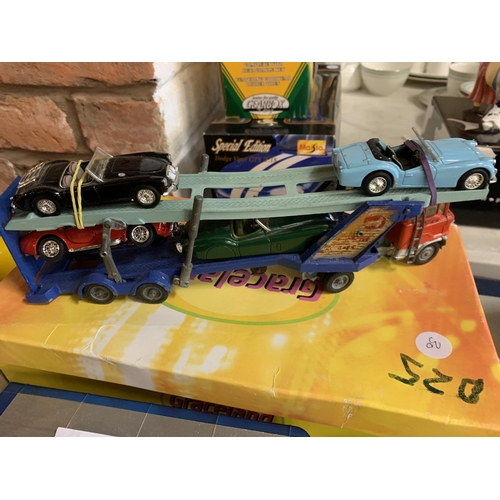 499 - TWO UNBOXED CORGI VEHICLES TO INCLUDE A FORD EXPRESS SERVICE LORRY AND A FORD CARRIMORE WITH FOUR VE... 