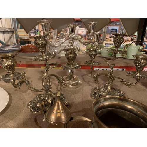 1010 - A MIXED GROUP OF BRASSWARE TO INCLUDE A SOLID BRASS DOLPHIN ETC