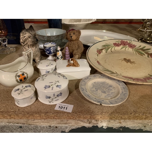 1011 - AN ASSORTMENT OF CHINA AND POTERY ITEMS TO INCLUDE A CROWN DERBY EGG CUP, SYLVAC DOG ETC