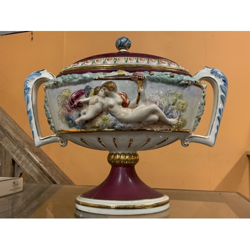 671A - AN ORNATE LIDDED TUREEN STYLE VASE