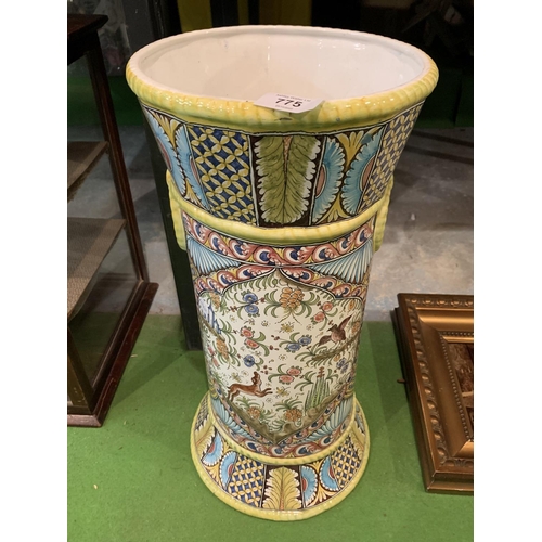 775 - A VERY LARGE FLOOR STANDING VASE FEATURING A COUNTRYSIDE MOTIF AND PATTERN