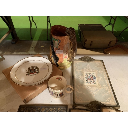 889 - A DRESSING TABLE SET, BURLEIGHWARE JUG, A BLUE AND WHITE JUG ETC