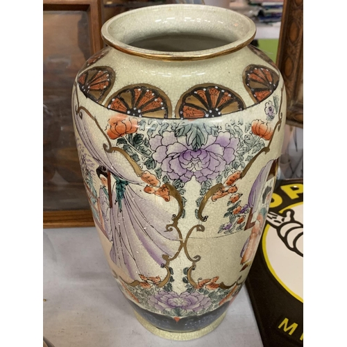 908 - A LARGE ORIENTAL STYLE VASE