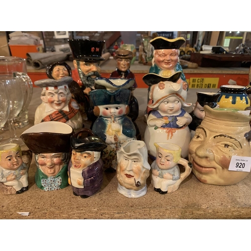 920 - AN ASSORTMENT OF CHARACTER JUGS OF VARIOUS SIZES TO INCLUDE A 'CHELSEA PENSIONER'