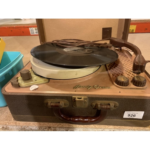 926 - A VINTAGE 'HANDY GRAM' RECORD PLAYER AND ASSORTED RECORDS