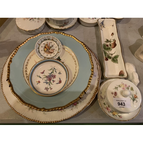 943 - AN ASSORTMENT OF CERAMIC WARE TO INCLUDE A WEDGWOOD TRINKET BOX AND ROYAL ALBERT PLATES