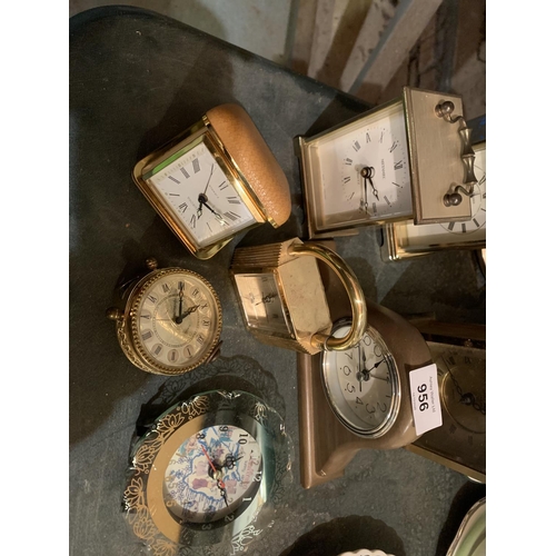 956 - AN ASSORTMENT OF VARIOUS SIZED CLOCKS TO INCLUDE AN ANSTEY WILSON MANTEL CLOCK