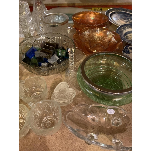 959 - A LARGE ASSORTMENT OF VARIOUS GLASS WARE TO INCLUDE A GREEN BOWL AND TWO PUNCH BOWLS