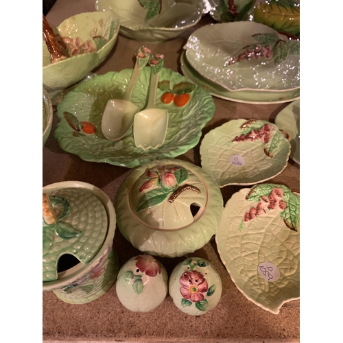 960 - A LARGE COLLECTION OF GREEN AND PINK 'CARLTON WARE' TABLE SERVICE WARE