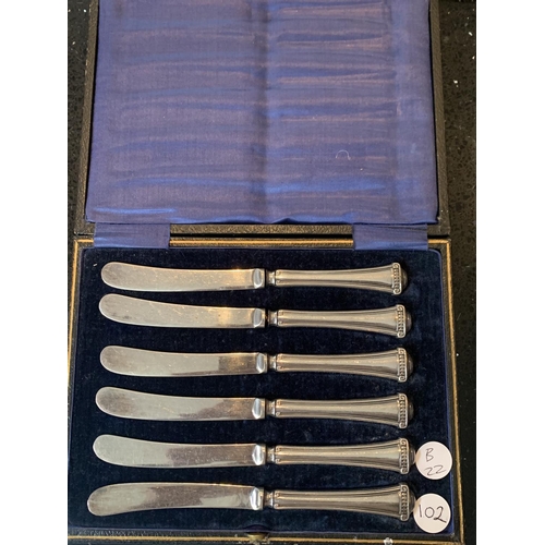 611 - A QUANTITY OF WHITE METAL FLATWARE TO INCLUDE A CASED SET OF KNIVES