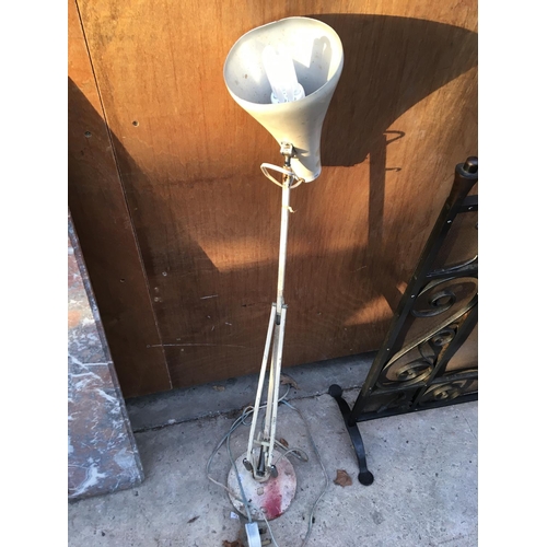 1240A - A VINTAGE METAL ANGLE POISE DESK LAMP