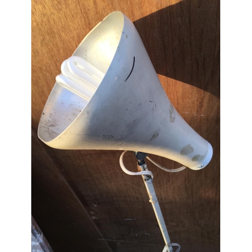 1240A - A VINTAGE METAL ANGLE POISE DESK LAMP