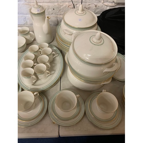 807 - A LARGE ROYAL DOULTON 'BERKSHIRE' DINNER SERVICE