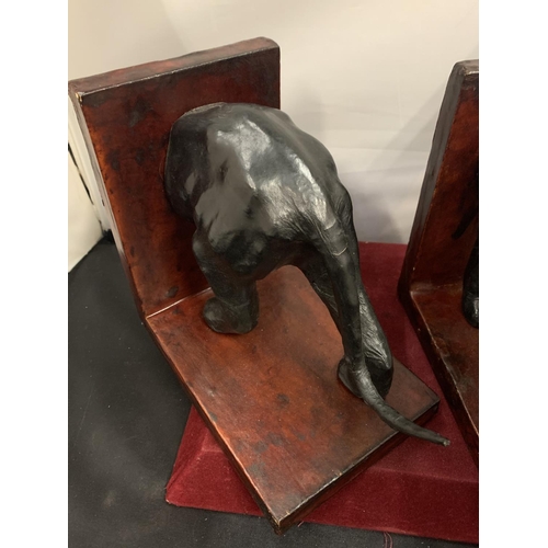10 - A PAIR OF VINTAGE BOOK ENDS IN THE GUISE OF A BLACK JAGUAR