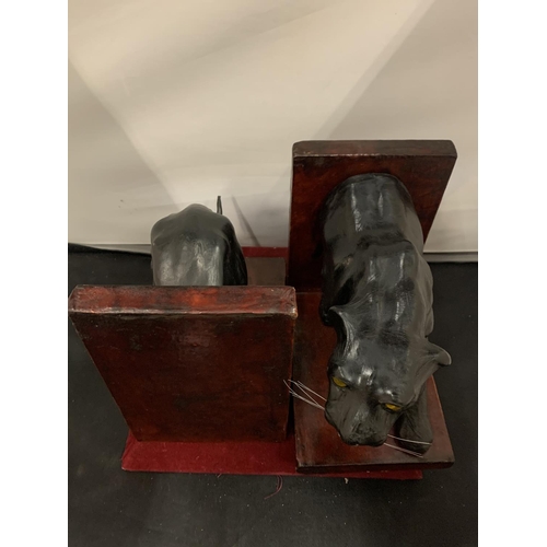 10 - A PAIR OF VINTAGE BOOK ENDS IN THE GUISE OF A BLACK JAGUAR