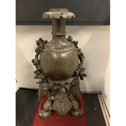 58 - A LARGE VINTAGE OIL LAMP WITH EAGLE DECORATION ( NEEDS A FITTING, SEE PHOTOGRAPH)