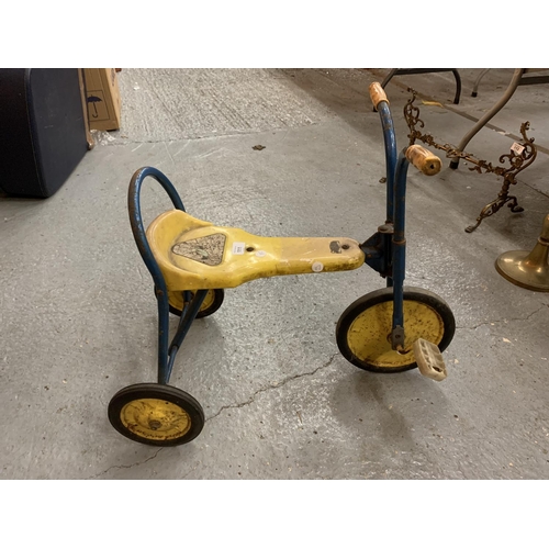 111 - A VINTAGE CHILDS TRICYCLE