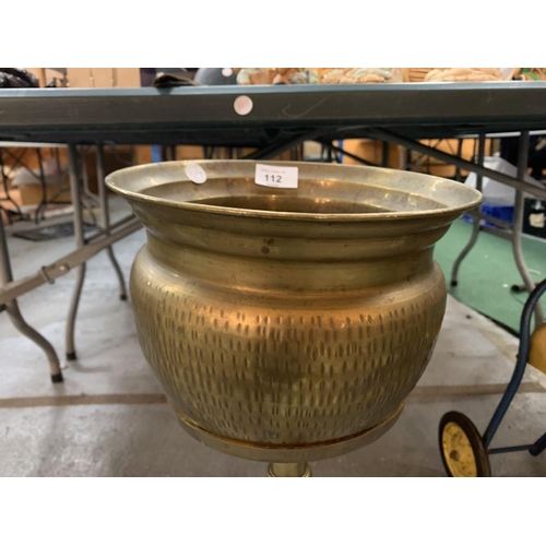 112 - A VINTAGE BRASS PLANT STAND AND PLANT POT