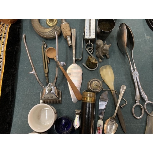 130 - AN ECLECTIC ASSORTMENT OF VINTAGE ITEMS TO INCLUDE VINTAGE HAIR CLIPPERS A BRASS BELL AND CANDLE STI... 