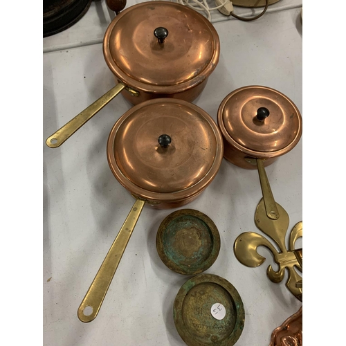 164 - A QUANTITY OF BRASS AND COPPERWARE TO INCLUDE THREE SAUCEPANS AND A JELLY MOULD