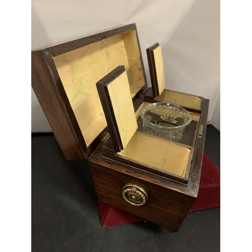 71 - A VINTAGE WOODEN TRAVELLING DRINKS CASE WITH DECORATIVE BRASS IN LAY