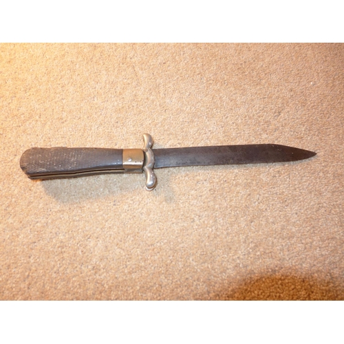 319 - A VICTORIAN FOLDING BOWIE KNIFE, 17CM BLADE, CROSSGUARD, TOTAL LENGTH 29CM