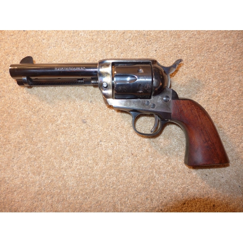 322 - A BOXED, VIRTUALLY MINT PIETTA .380 CALIBRE BLANK FIRING 1873 SINGLE ACTION COLT REVOLVER, THE BOX C... 