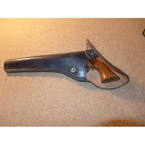 329 - A BLANK FIRING COPY OF A NAVY COLT REVOLVER, LENGTH 35CM, TOGETHER WITH A BLACK LEATHER U.S. HOLSTER