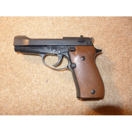 332 - A BOXED WEIHRAUCH BLANK FIRING 9MM PISTOL