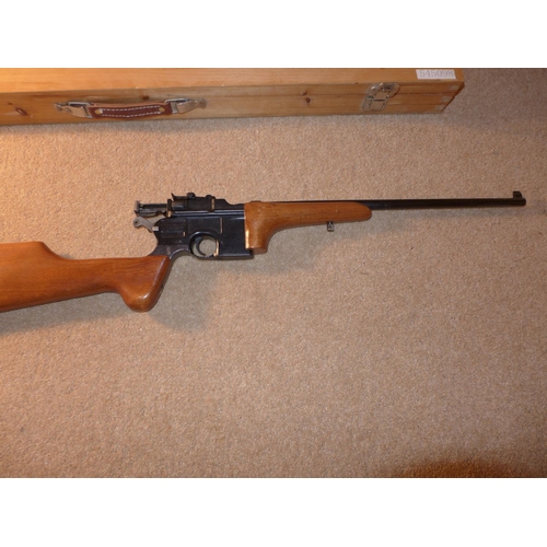 352 - A NON FIRING COPY MAUSER C96 CARBINE, LENGTH 89CM, TOGETHER WITH A WOODEN CASE