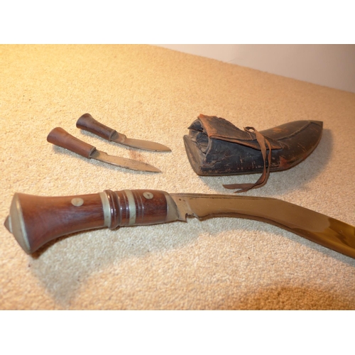 361 - A KUKRI KNIFE, 30CM BLADE, LEATHER SCABBARD WITH TO KARDA KNIVES