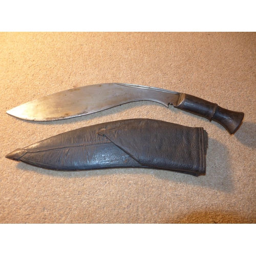 362 - A KUKRI KNIFE, 32CM BLADE, WITH LEATHER SCABBARD