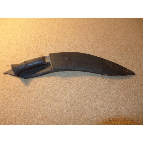 362 - A KUKRI KNIFE, 32CM BLADE, WITH LEATHER SCABBARD