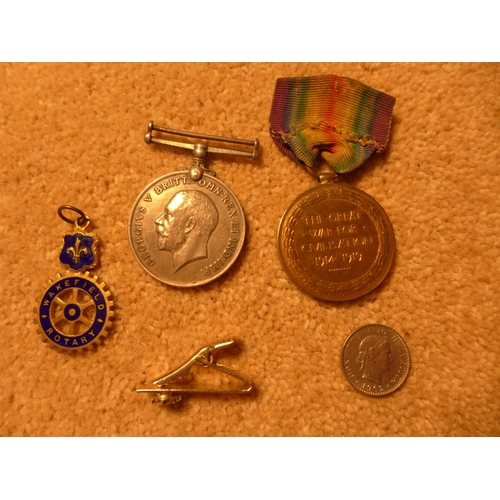 366 - A WORLD WAR I MEDAL PAIR AWARDED TO 3157 GUNNER P BIRMINGHAM OF THE ROYAL ARTILLERY