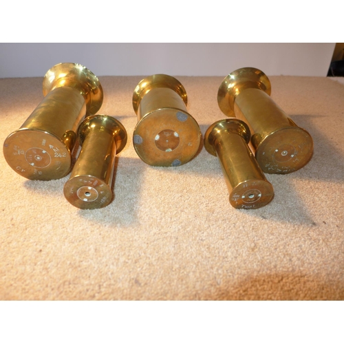 372 - A PAIR OF WORLD WAR I 6 POUNDER TRENCH ART SHELL CASES DATED 1916, HEIGHT 22CM, PAIR OF 2 POUNDER DA... 